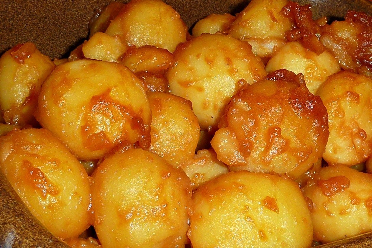 Small caramelised potatoes with a glossy brown glaze